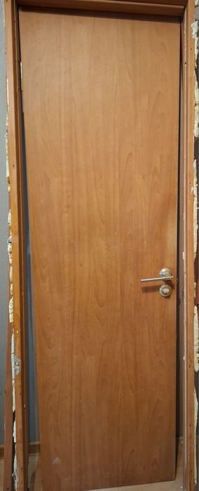 Продам    двері.