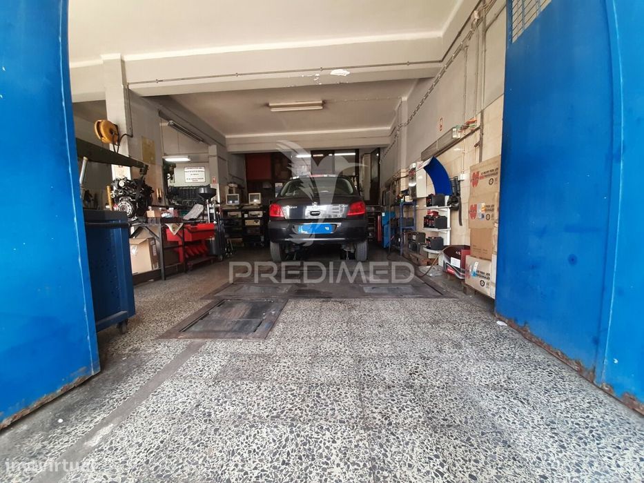 Vende-se/trespassa-se oficina, no Seixal