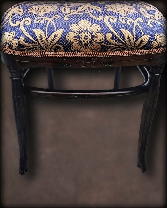 Комплект з двох стільців та двох крісел Венських після реставрації !