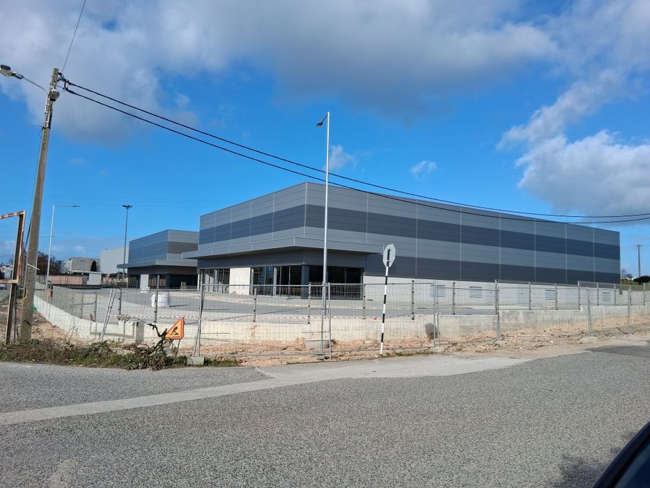 Lojas na zona comercial do Montijo