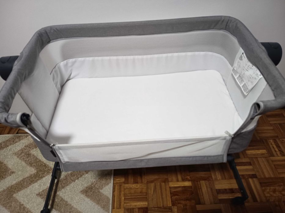 Next to me- berço, como novo, em caixa.