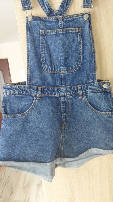 Jeansowe krótkie spodenki ogrodniczki cropp L