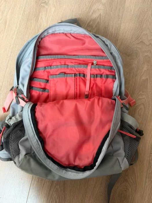 Mochila The North Face Borealis (Cinzenta/Rosa)