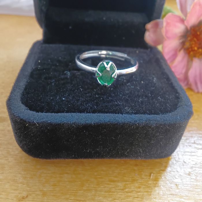 Anel de Prata Ajustável com Esmeralda Natural 7x5