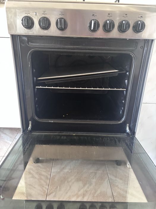Forno eletrico e placa a gás Indesit