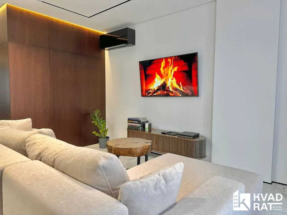 Продаж 2-кімнатної квартири з великою кухнею-студією