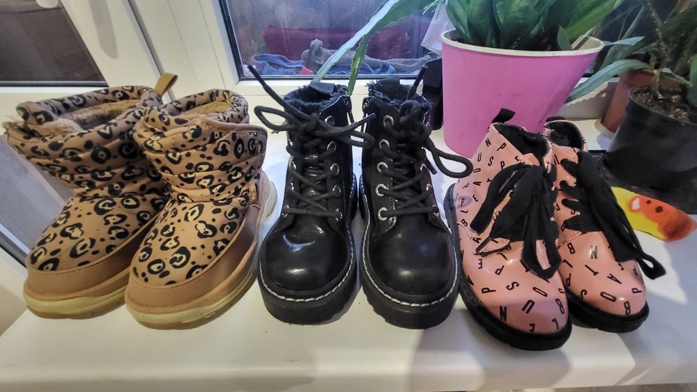 Продам детскую обувь