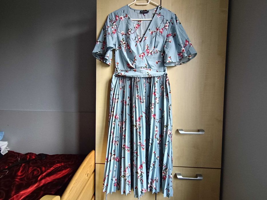 Elegancka letnia sukienka w kwiaty PrettyLittleThing 36 S