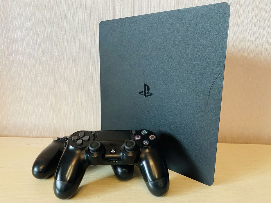 Продам PS 4 , 500гб + 2шт  DualShok + Мортал 11