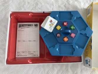 Jogo de tabuleiro Le Petit Bac. A Corrida Às Palavras