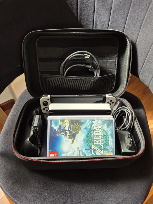 Nintendo Switch OLED + Legend of Zelda: Tears of the kingdom