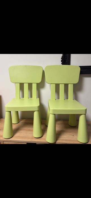 Dwa krzeselka Ikea Mamut zielone