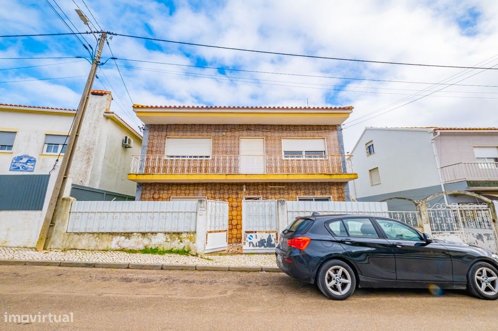 Moradia Bi-familiar T2 + T3 na Quinta do Conde