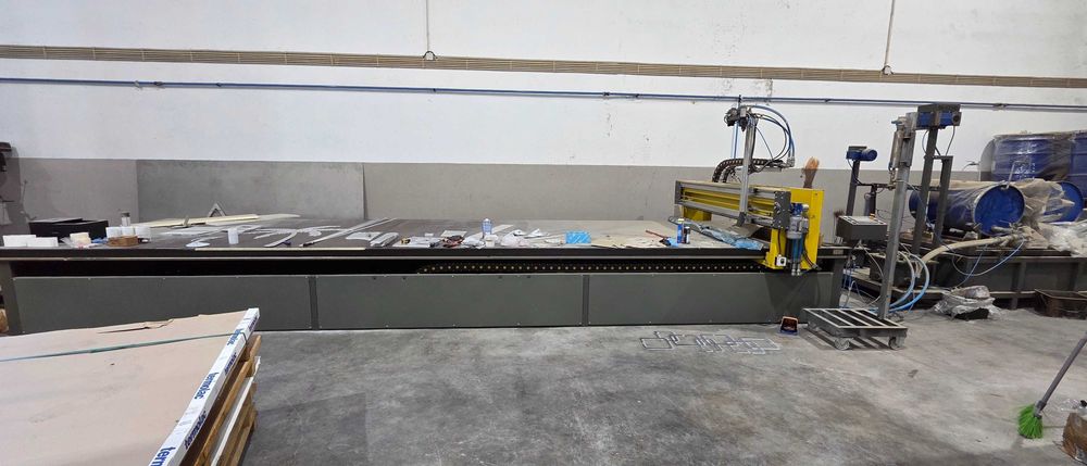 Máquina automática de aplicação de cola Gluestream SPL-9 2K (6000 x 2000 mm)