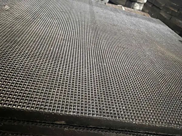 Плита тваринницька гумова 700х700х20мм