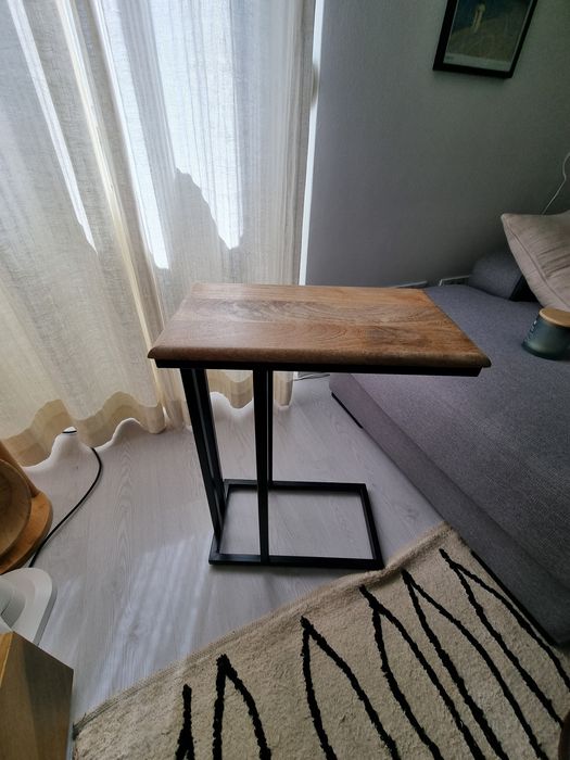 Mesa de apoio de madeira e ferro