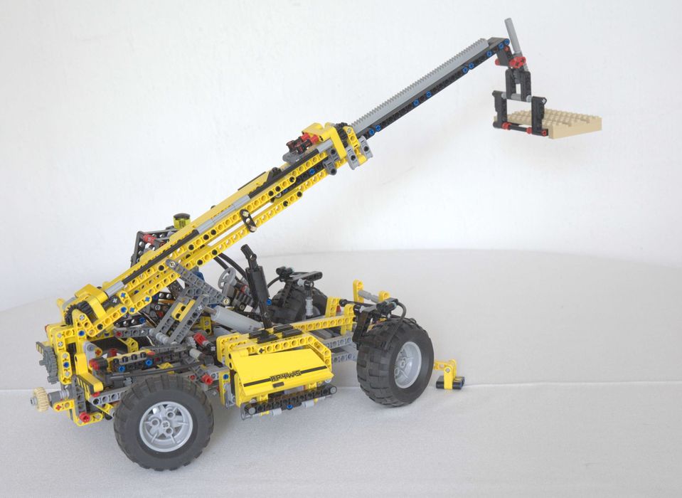 Lego Technic 8295 - Ładowarka Teleskopowa / Telescopic Handler