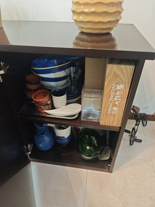 Aparador preto de sala