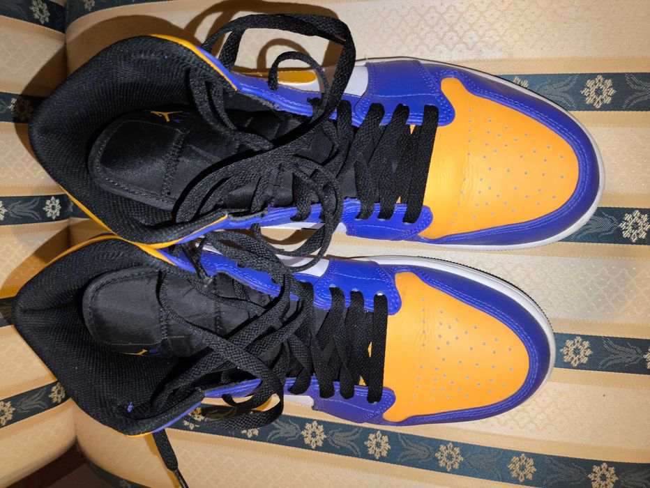 Air Jordan MID em bom estado.