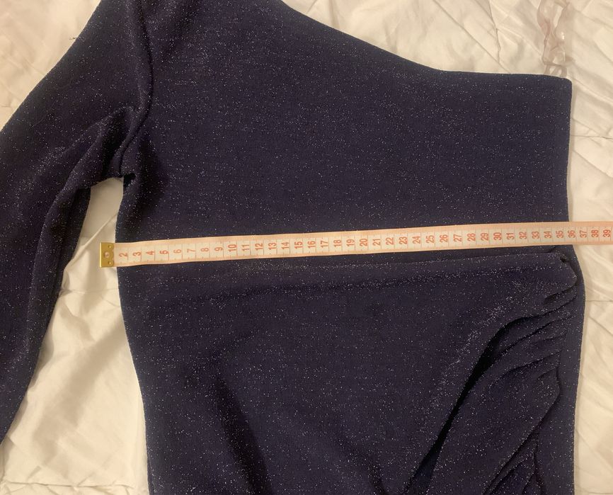 Платье на одно плечо модное блестящее размер S