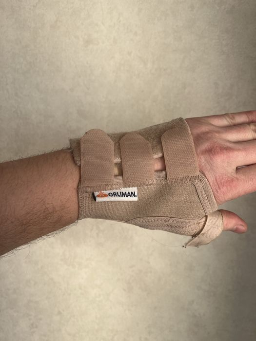 Бандаж на зап'ястя-кисть Orliman з фіксацією великого пальця