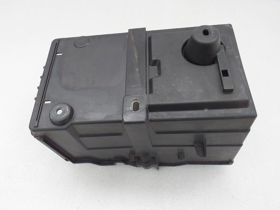 Base / caixa da bateria FORD Focus III
