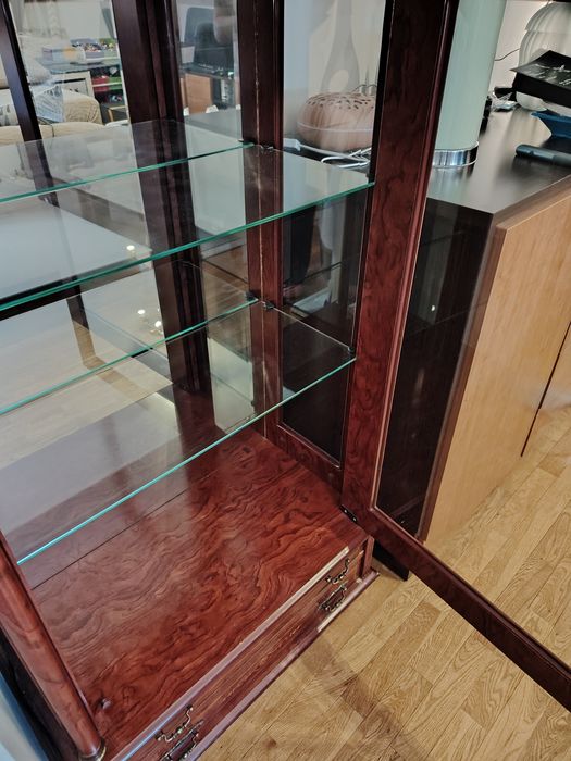 Cristaleira em bom estado