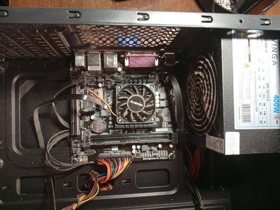 Комп'ютер та монітор