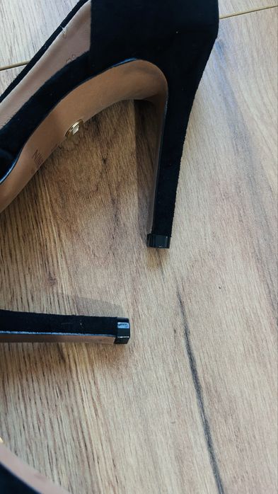 Czarne zamszowe szpilki 10 cm Nine West