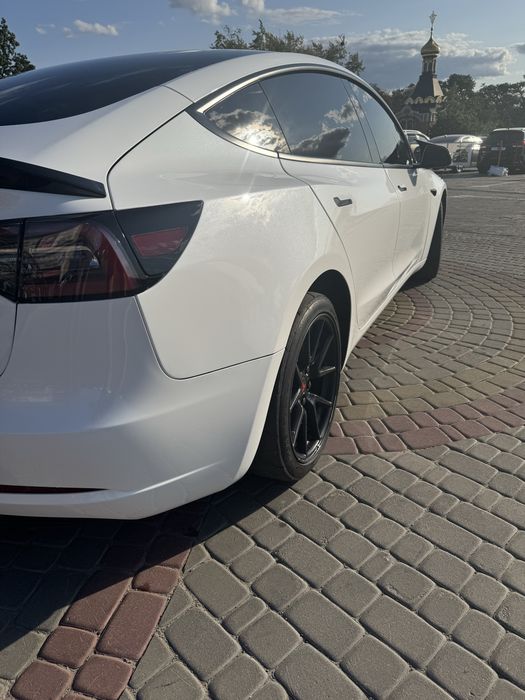 Tesla Model 3 2022 VIN 5YJ3E1EA7PF419724 фото оголошення 3 з 8
