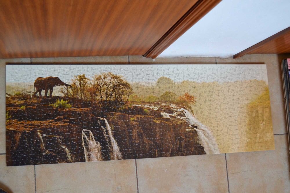 Vários puzzles 1000pcs panorâmicos montados