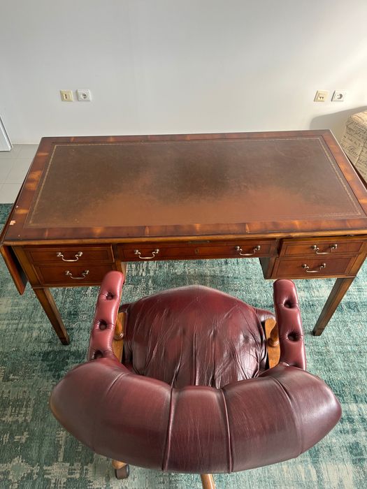 Mesa e cadeira de escritório executivo