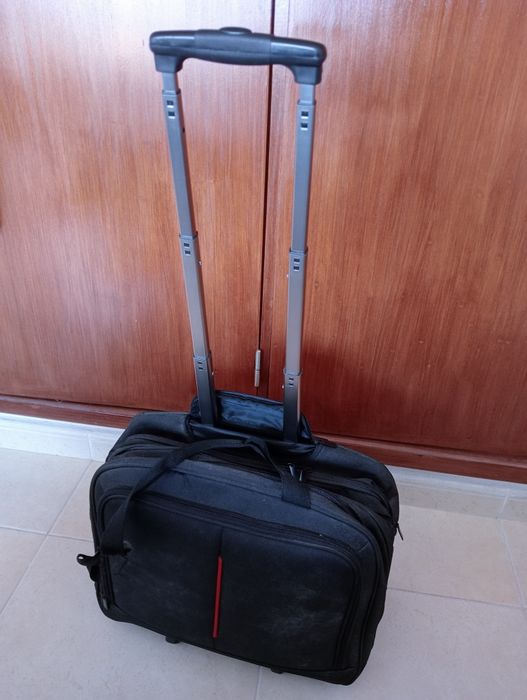 Oportunidade, para desempedir malas e bolsas