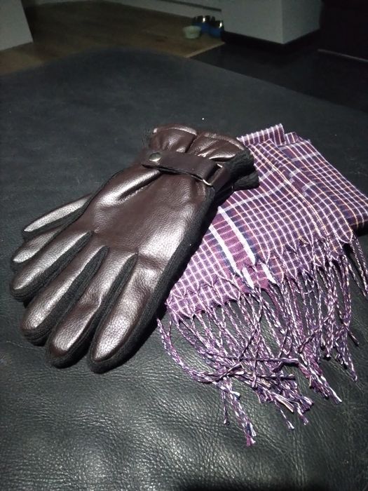 Zestaw rękawice skórzane I szalik