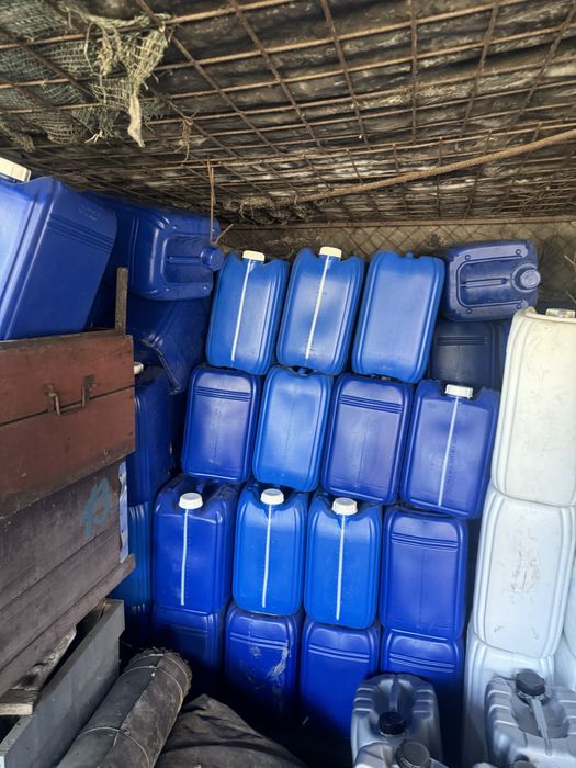 Продам каністри пластікові 20 л