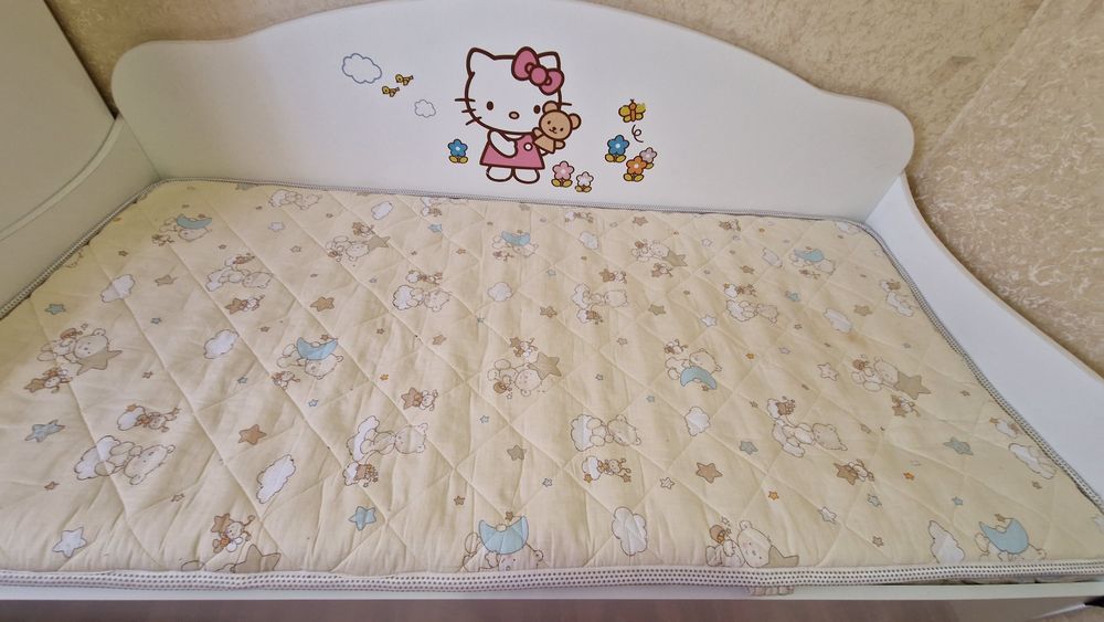Продам кровать Hello Kitty