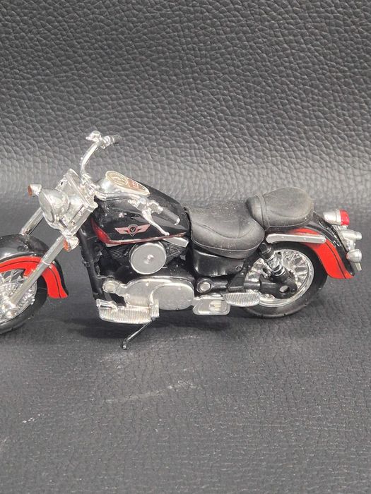 Kawasaki Vulcan 1500 Classic model skala 1:18 Welly