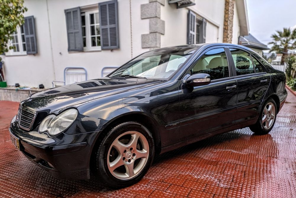 Mercedes-Benz C 220 CDI de 2001 com caixa automática