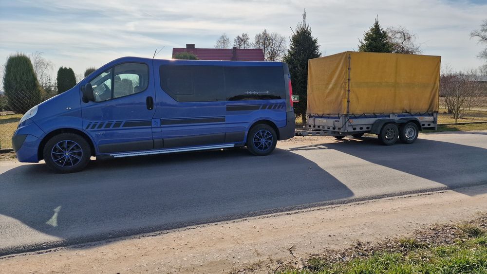 Transport towaru przyczepa laweta