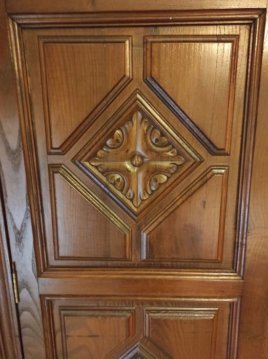 Roupeiro/ guarda roupa em madeira D. João V