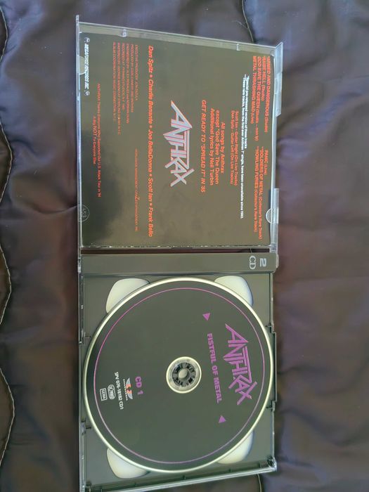 Anthrax, fistfull of metal e armed and dangerous