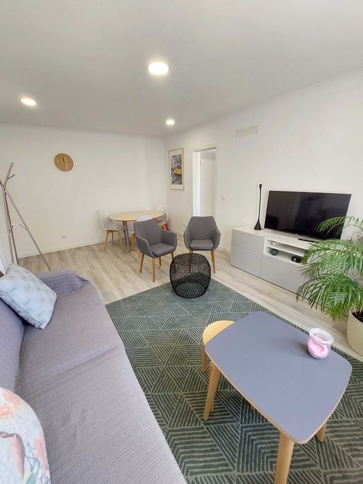 Apartamento T2 totalmente remodelado no centro de Corroios