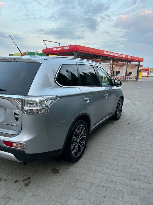 Mitsubishi Outlander 3