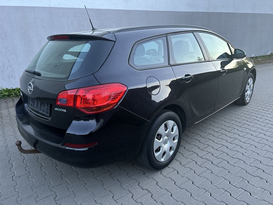 Opel Astra J 2011r 1.4 benzyna  Zadbany