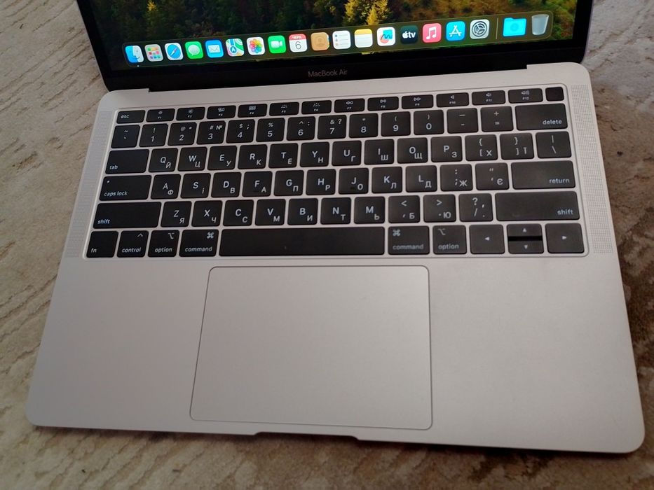 MacBook Air 2020  13"Quad Core i5/8gb/500