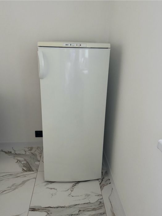Морозильна камера Zanussi