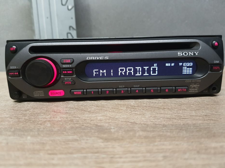Radio samochodowe SONY CD MP3 AUX CDX-GT100 4x45W podś. Czerwone Audi