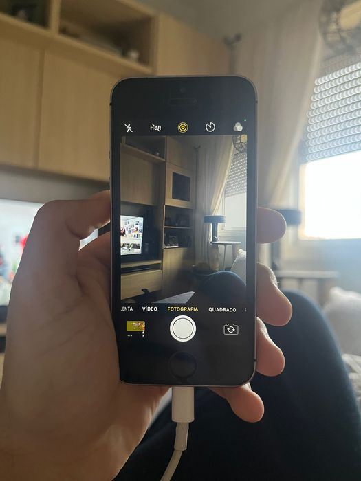 iPhone SE (2016)64740683234945124