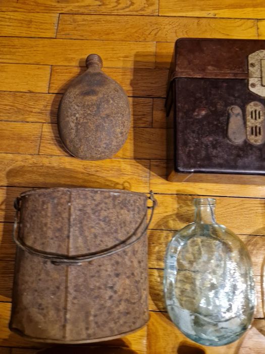 Stare zabytkowe przedwojenne militaria hełm bagnet manierka menażka wh