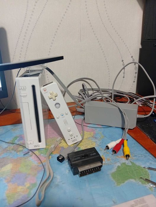 Konsola Nintendo Wii z okablowaniem